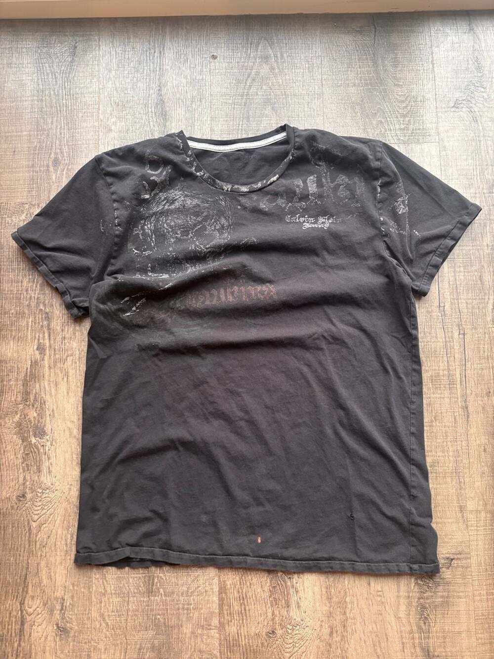 Vintage Y2K Style Distressed Graphic Print T-Shirt with Grunge Aesthetic